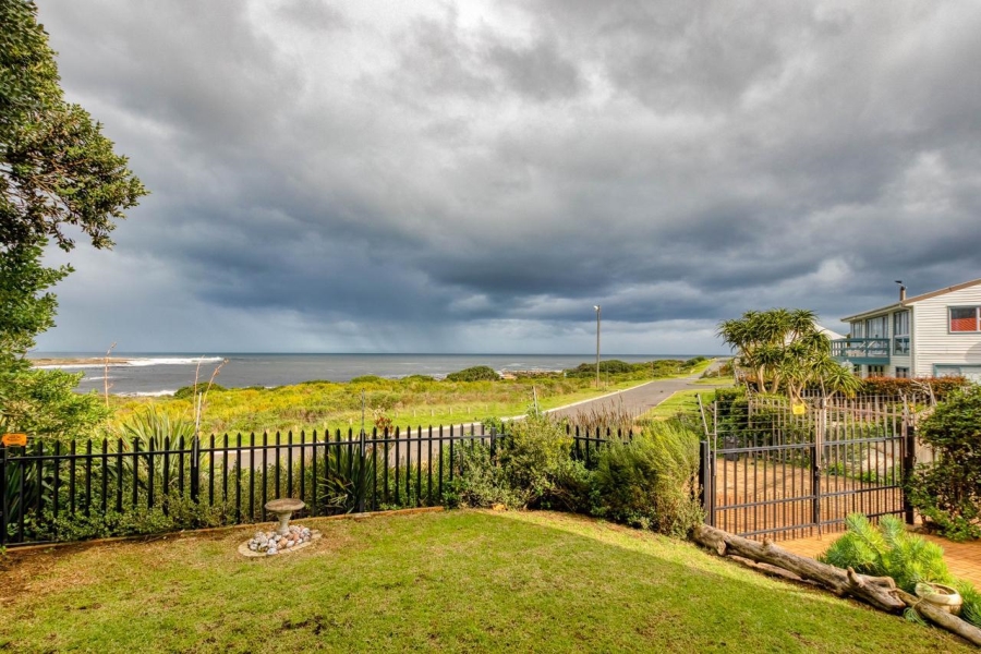 5 Bedroom Property for Sale in Sandbaai Western Cape